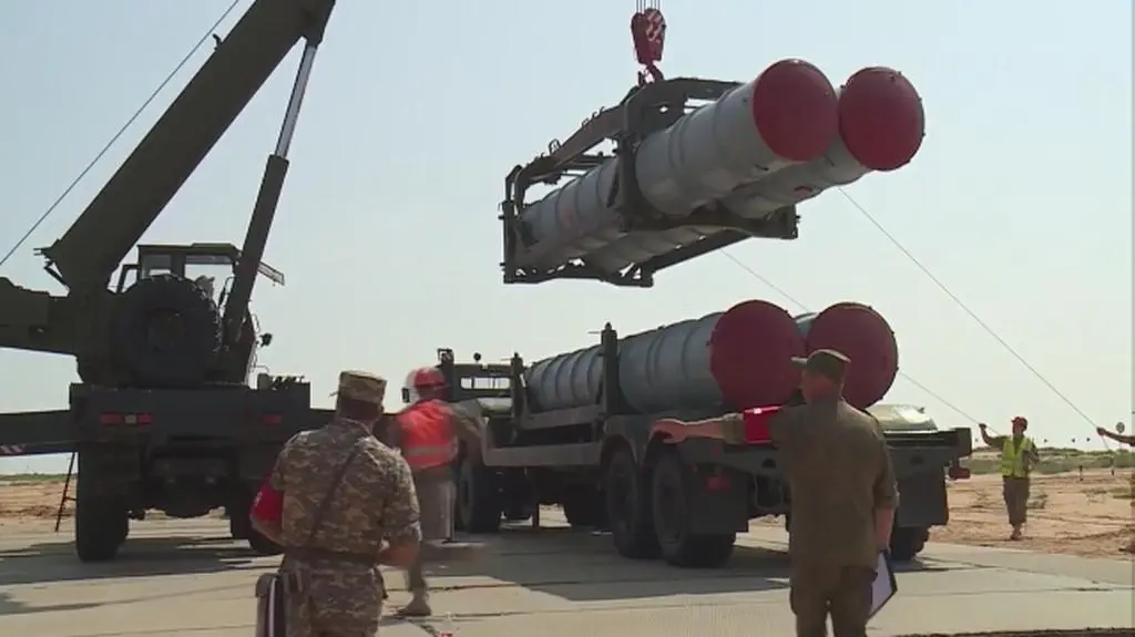 Ćwiczenia z udziałem systemów S-300 na poligonie Aszułuk w Rosji 