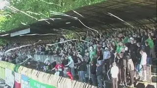 Na trybuny były wniesione race i petardy