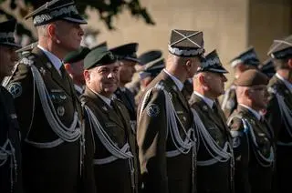 Generał broni Wiesław Kukuła podczas uroczystości przekazania obowiązków szefa Sztabu Generalnego Wojska Polskiego, 17 października 2023 r.