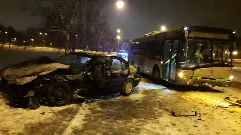 Olsztyńska policja opublikowała nagranie ze zderzenia BMW z autobusem