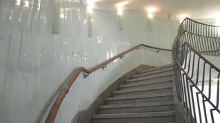 Wewnętrzne ściany klatki schodowej pokrywa 40 tys