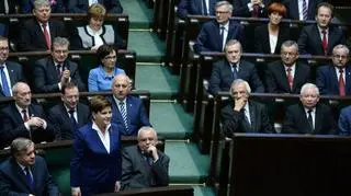 Posłowie składają ślubowanie poselskie