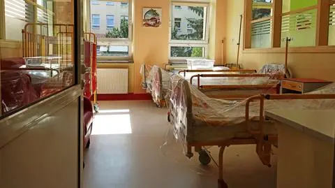 "Puste łóżka nie zarabiają, lecz generują koszty". Dyrektor szuka oszczędności
