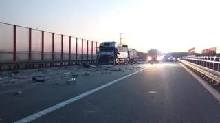 Zderzenie dwóch ciężarówek na S7, jedna osoba nie żyje