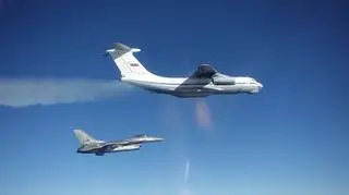 Portugalski myśliwiec F-16 eskortuje rosyjski Ił-76 w pobliżu estońskiego wybrzeża