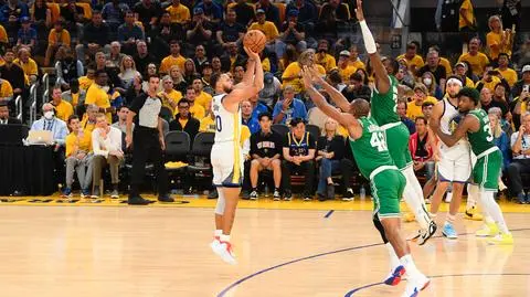 Świetny mecz Golden State i remis w finale NBA