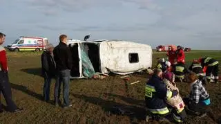 Siedem osób, w tym 4-letnie dziecko, zostało rannych w wypadku busa