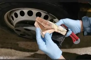Funkcjonariusze Służby Celno-Skarbowej wykryli przemyt 55 tys. euro 
