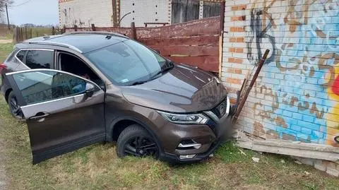 Zjechał z drogi i uderzył w budynek. Zginął na miejscu