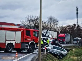 W zdarzeniu uczestniczyły trzy pojazdy