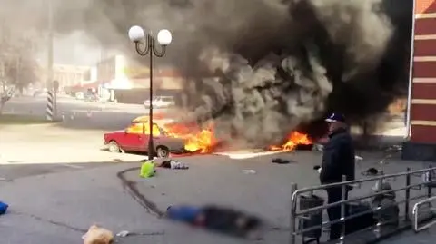 Moment rosyjskiego ataku na dworzec w Kramatorsku na nagraniu