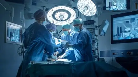 operacja szpital lekarz lekarze shutterstock_741434737