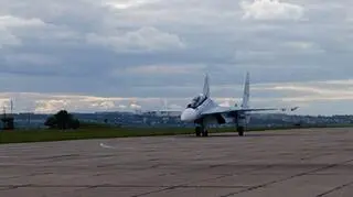 Samolot Su-30 na płycie lotniska w Kursku. Zdjęcie ilustracyjne 