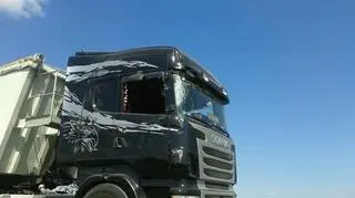 W wyniku zderzenia w tirze pękła przednia szyba