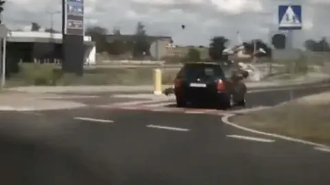 Jechali hulajnogą, zostali potrąceni przez samochód osobowy