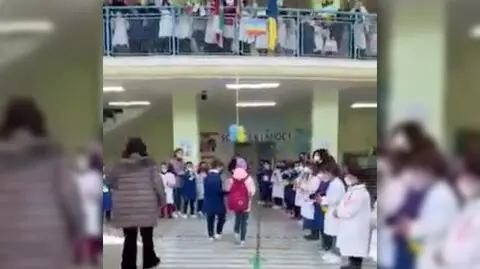 Uczniowie przywitali we włoskiej szkole dzieci z Ukrainy