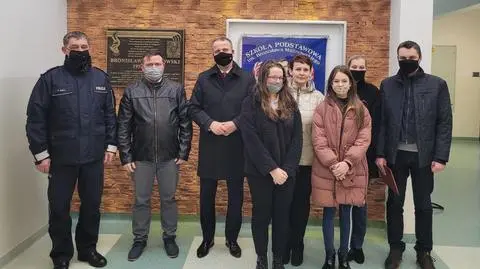14-year-old charity volunteers saved an older man's life