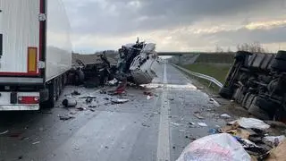 Zderzenie dwóch ciężarówek niedaleko Ełku