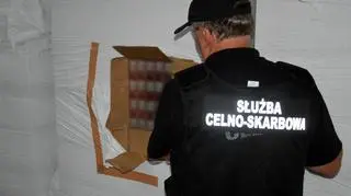 W obu ciężarówkach przewożono łącznie 985 tysięcy paczek papierosów 