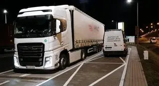 Ciężarówka jechała z Finlandii do Turcji. Przewożony był w niej papier 