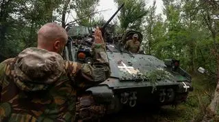 Bojowy wóz piechoty M2 Bradley 47. Oddzielnej Zmechanizowanej Brygady Sił Zbrojnych Ukrainy w pobliżu linii frontu w obwodzie zaporoskim (26 czerwca 2023)