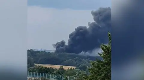 Pożar dzikiego składowiska w Sączowie