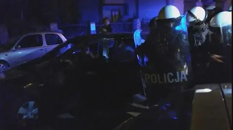Wyprowadzenie zatrzymanego w sprawie zabójstwa 10-latki z prokuratury w Świdnicy