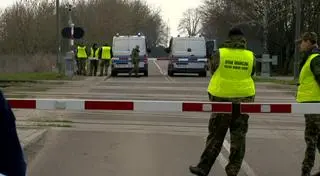 Policja nie wpuściła ich na tory 