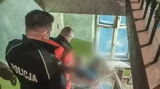 69-latek leżał na podłodze w mieszkaniu kilka dni