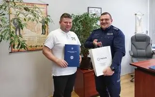 Taksówkarz, który uchronił dwie seniorki przed utratą pieniędzy został wyróżniony przez policję 
