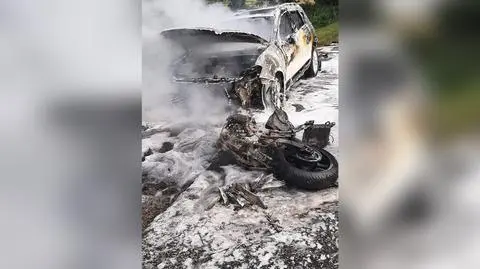 Samochód i motocykl zderzyły się i stanęły w płomieniach. 19-latek nie żyje