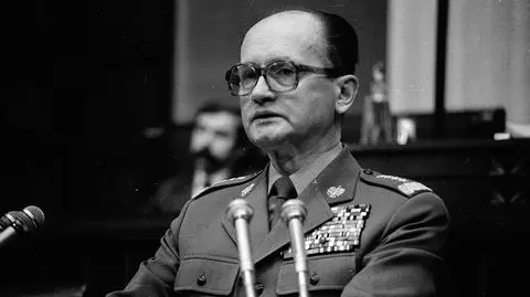 Sejm uchwalił ustawę degradacyjną