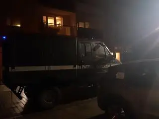 Włoszczowa. Mieszkańcy bloku ewakuowani, powodem znalezienie granatów w jednym z mieszkań