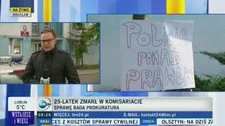 25-latek zmarł w komisariacie. Rodzina i znajomi protestowali przed siedzibą policji