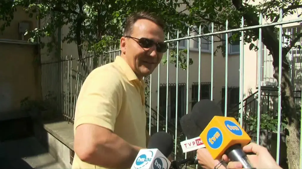 Radosław Sikorski przyjechał na rowerze