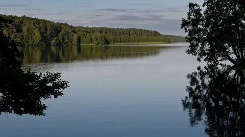 Włamali się do domu i ukradli 20 tysięcy złotych. Zacierając ślady, utopili samochód za 50 tysięcy