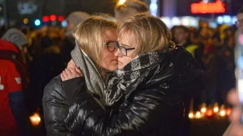 "Paweł Adamowicz był moim tatusiem". Wzruszające słowa przy sercu ze zniczy