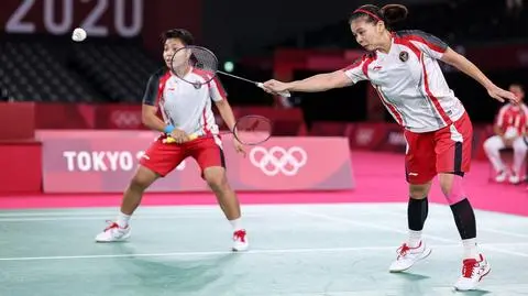 Trwał mecz o złoto, nagle pobiegła wymienić rakietę. "Niesamowite"