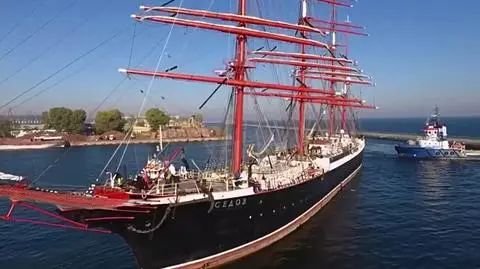 Russian ship Sedov denied entry on Polish territorial waters