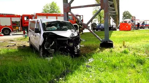 W zderzeniu busa z samochodem osobowym zginęła jedna osoba