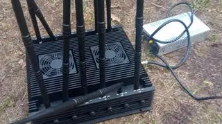 Na posesji 37-latka znaleziono między innymi zagłuszarkę sygnałów GPS