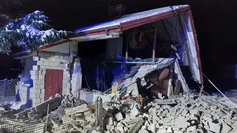 Strażacy wyciągnęli ze zgliszczy 93-letniego mężczyznę