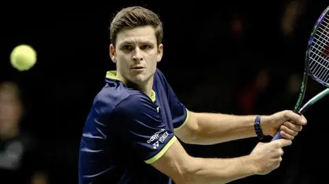 W bólach, ale gra dalej. Hurkacz poradził sobie z doświadczonym rywalem