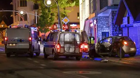 "Urządził sobie niebezpieczną zabawę". Nie ma prawa jazdy, uciekał przed policją, wypadł z drogi