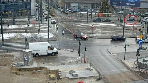 Pirat drogowy o mało nie potrącił kobiety w centrum Łodzi