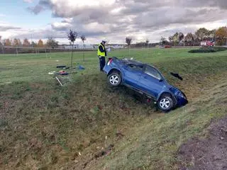 Samochód z pięcioma nastolatkami dachował