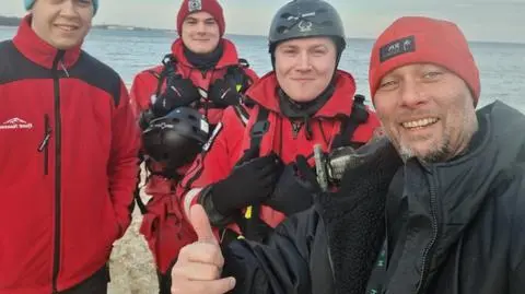 Windsurfer zaplątał się w sieci rybackie
