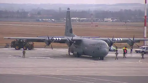U.S. Army soldiers and equipment arrive in Poland