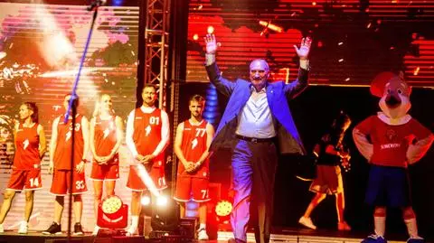 Macierewicz wygwizdany na meczu