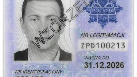 Policjanci mają nowe legitymacje służbowe